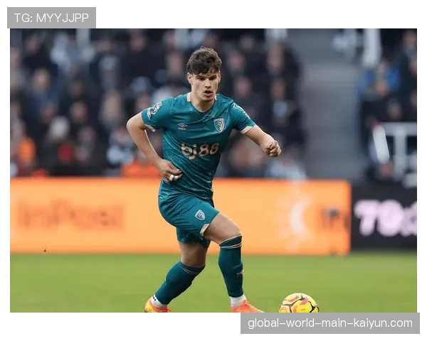 曼联十人作战2比2战平伯恩茅斯 裁判判罚引发争议